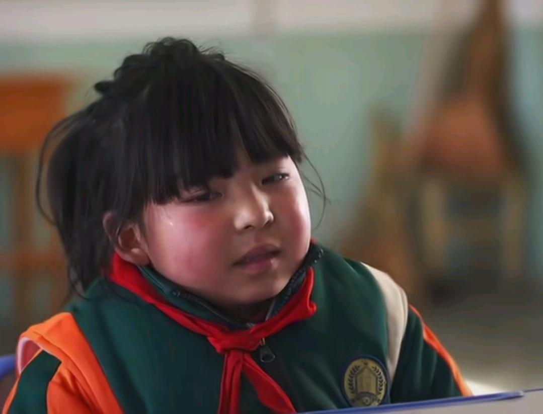 如果不爱她，为什么要生呢？才七八岁的一个孩子，眼睛里已经没有光了，黯淡无光。