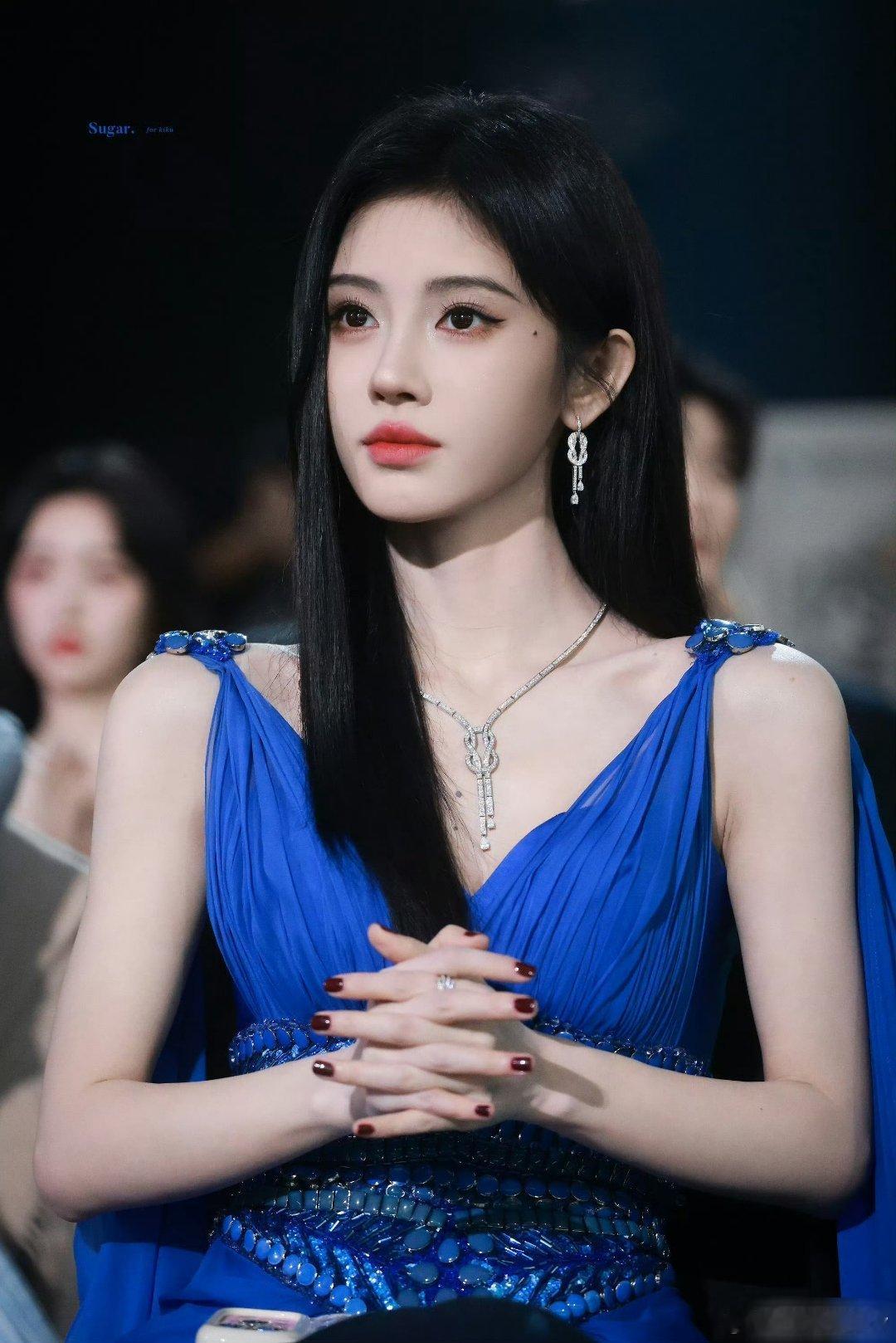 鞠婧祎蓝色妖姬现在就是很想看《月鳞绮纪》，小鞠太对这个味儿了