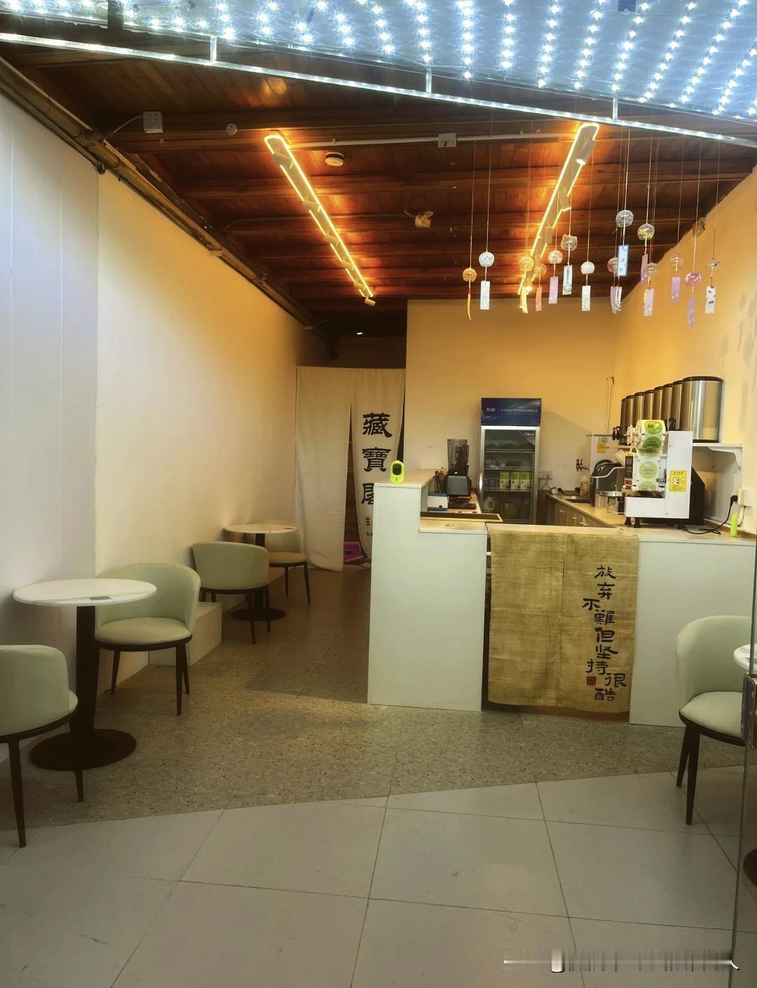 买商铺现在肠子都悔青了！我表姨十多年前听中介忽悠，当时中介把珠海横琴的商铺吹成