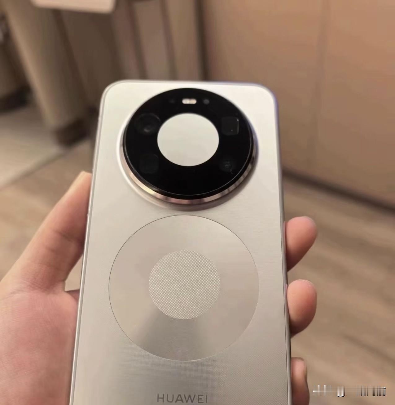 余总同款Mate80ProMax，第一眼看正面就被拿捏了！直屏的观感也太精致了