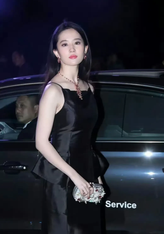 刘亦菲，天仙就是天仙，自信的美