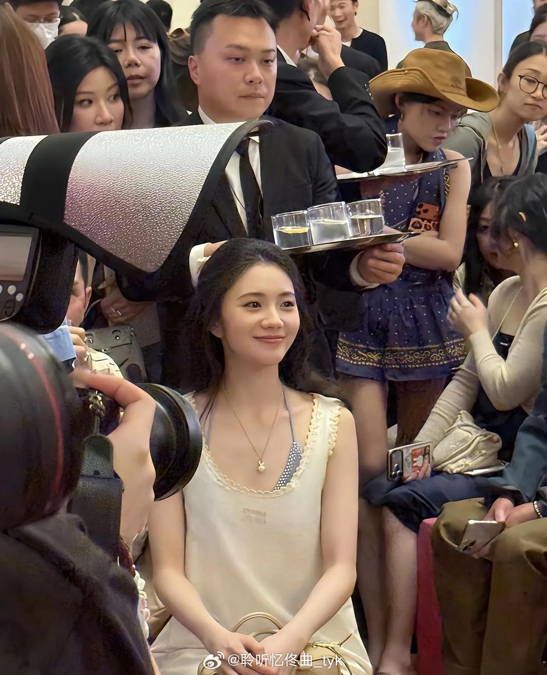 事实证明，这颜值没有攻击性，美得太温柔