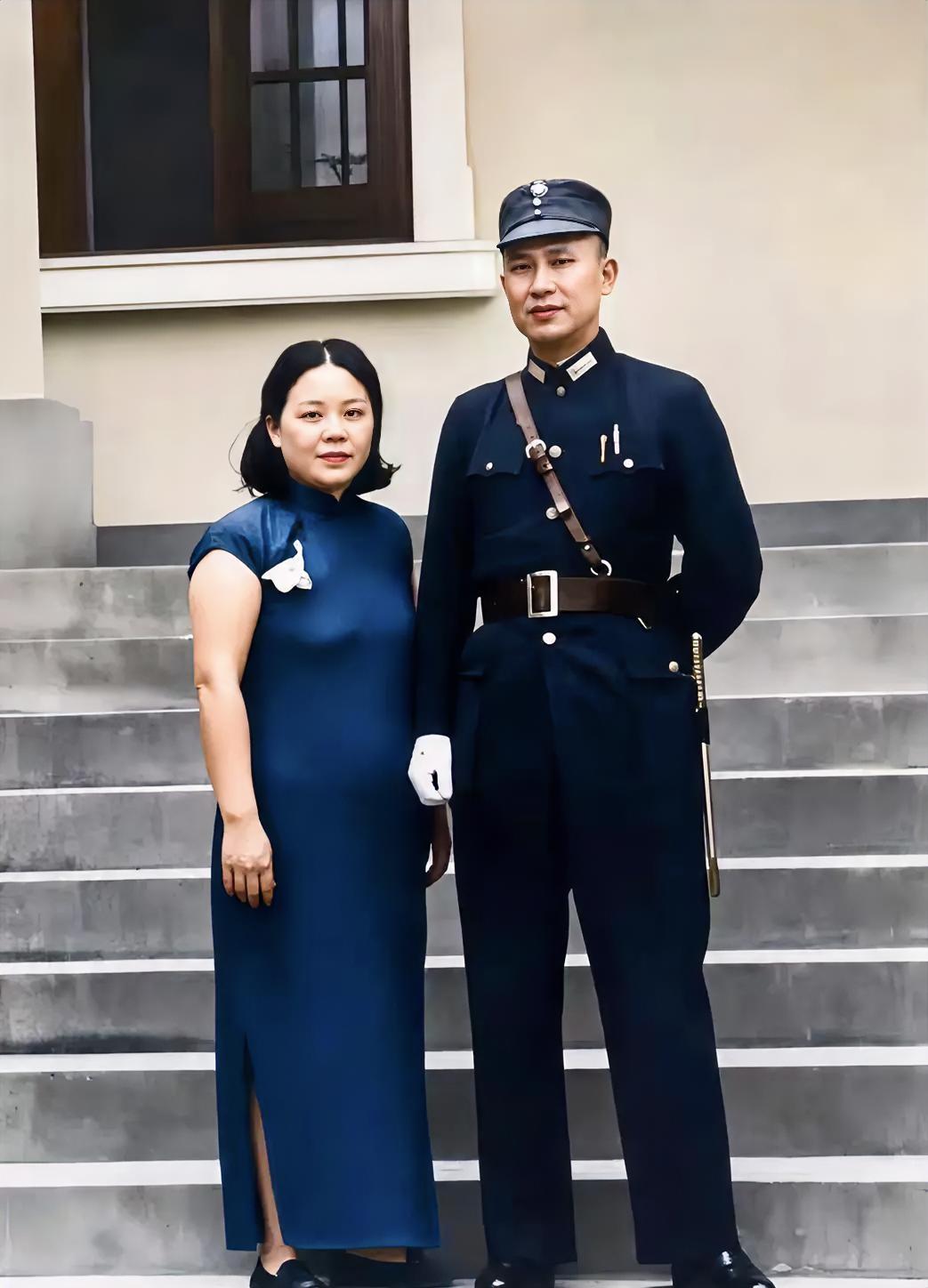 这是是1939年，桂林，当年46岁、时任桂林行营主任白崇禧与36岁的夫人马佩璋在