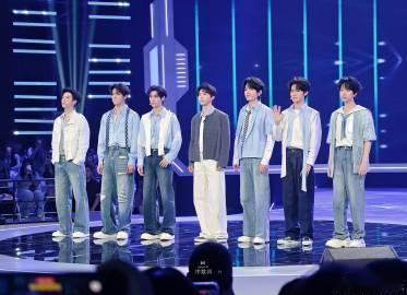 时代少年团全员学院风穿搭时代少年团芒果见面会神图有了见面会实拍掉落！统一学院系