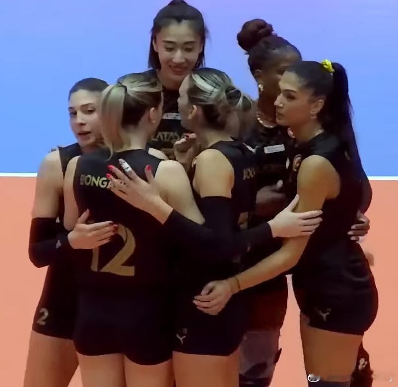 两局结束，土耳其球迷对王媛媛称赞不断，土球迷说她的拦网:BLOKSARAYOL