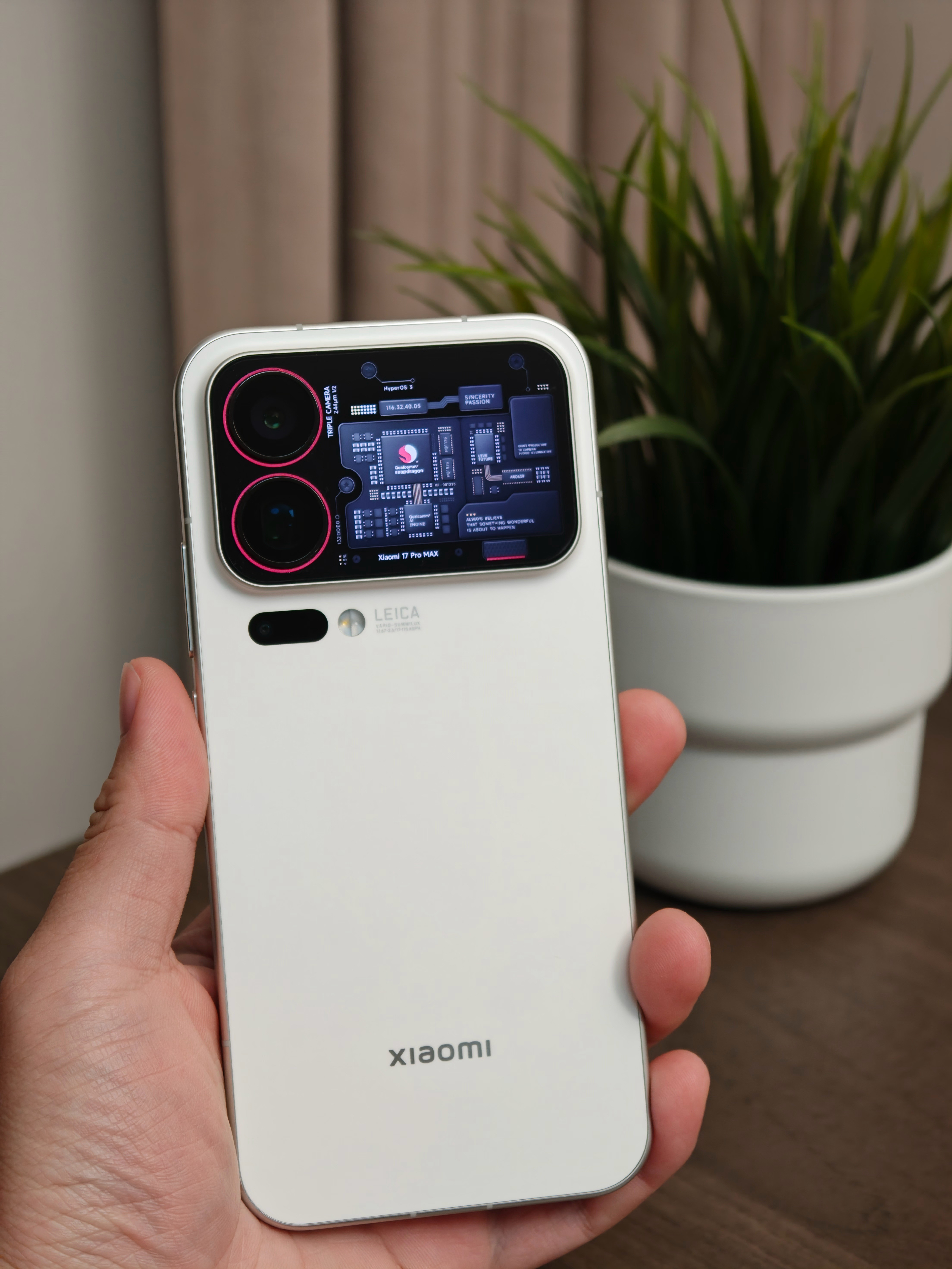 从张大头那儿()偷的小米17ProMax背屏壁纸,图1亮屏图2息屏,太帅了