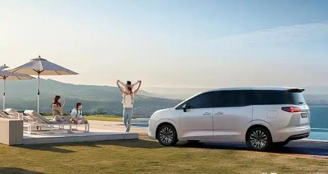 我身边有不少五菱MPV的忠实用户，他们的故事都超精彩。有个朋友家，创业时靠五菱宏