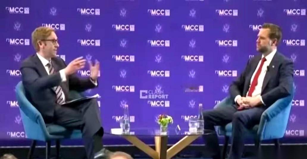 美国副总统万斯，人还在匈牙利，站在几千人的集会讲台上，刚听说一件事，拿话筒的手都