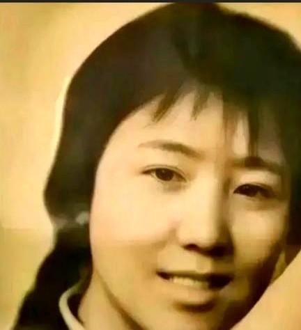 新婚之夜，铺好被褥准备歇息1972年新婚夜，她跪下说怀孕，男人的选择让人意外 
