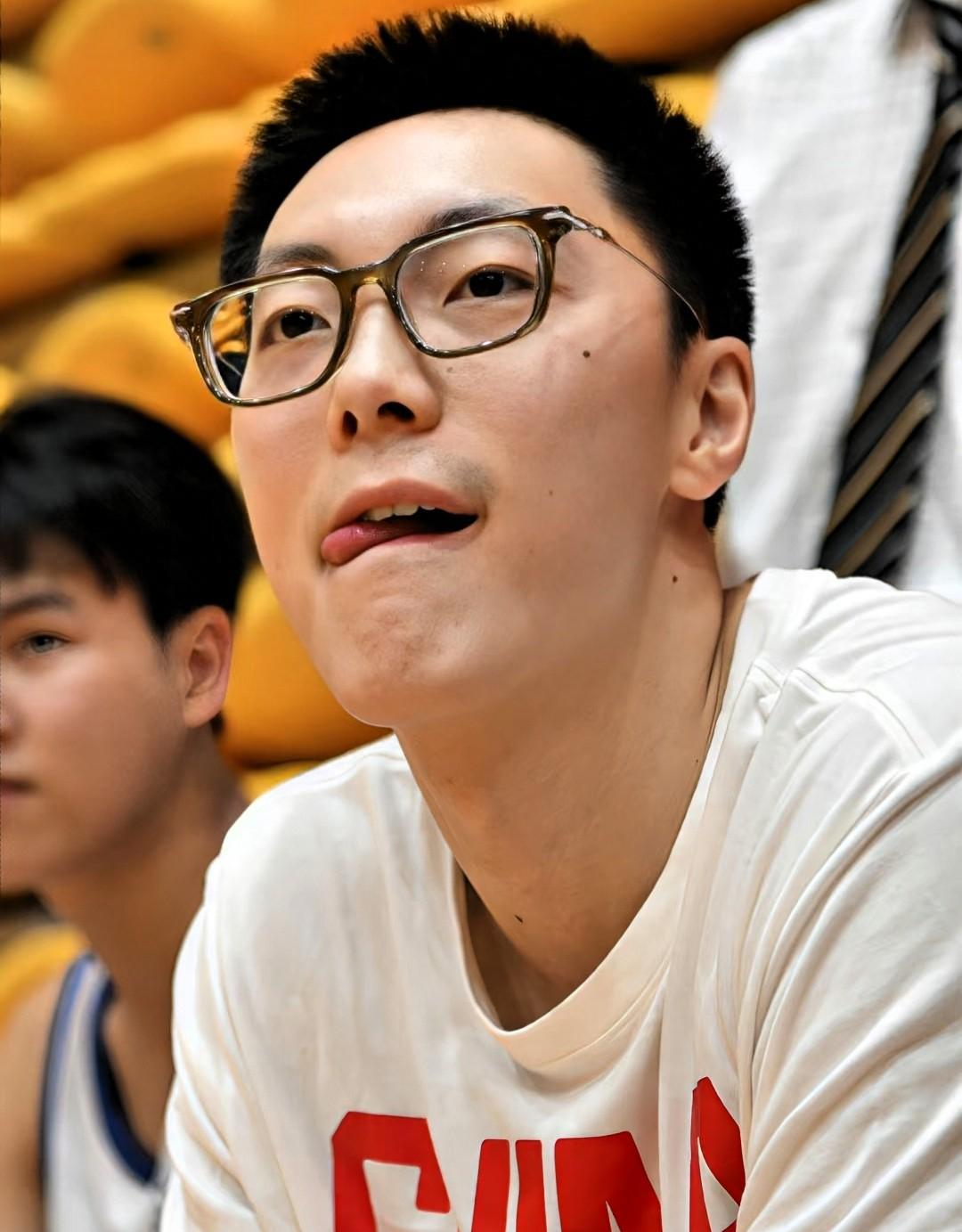 恕我直言！胡明轩带队能力比不上徐杰和赵继伟，更适合当广东二当家，甚至崔永熙更适合