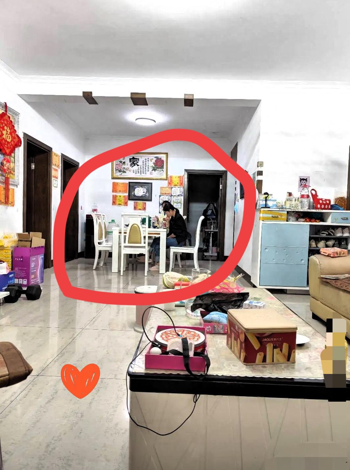 老婆回来第五天了，我没有和她说过一个字，也没有正面看过她。这次伤我不轻，算是动了