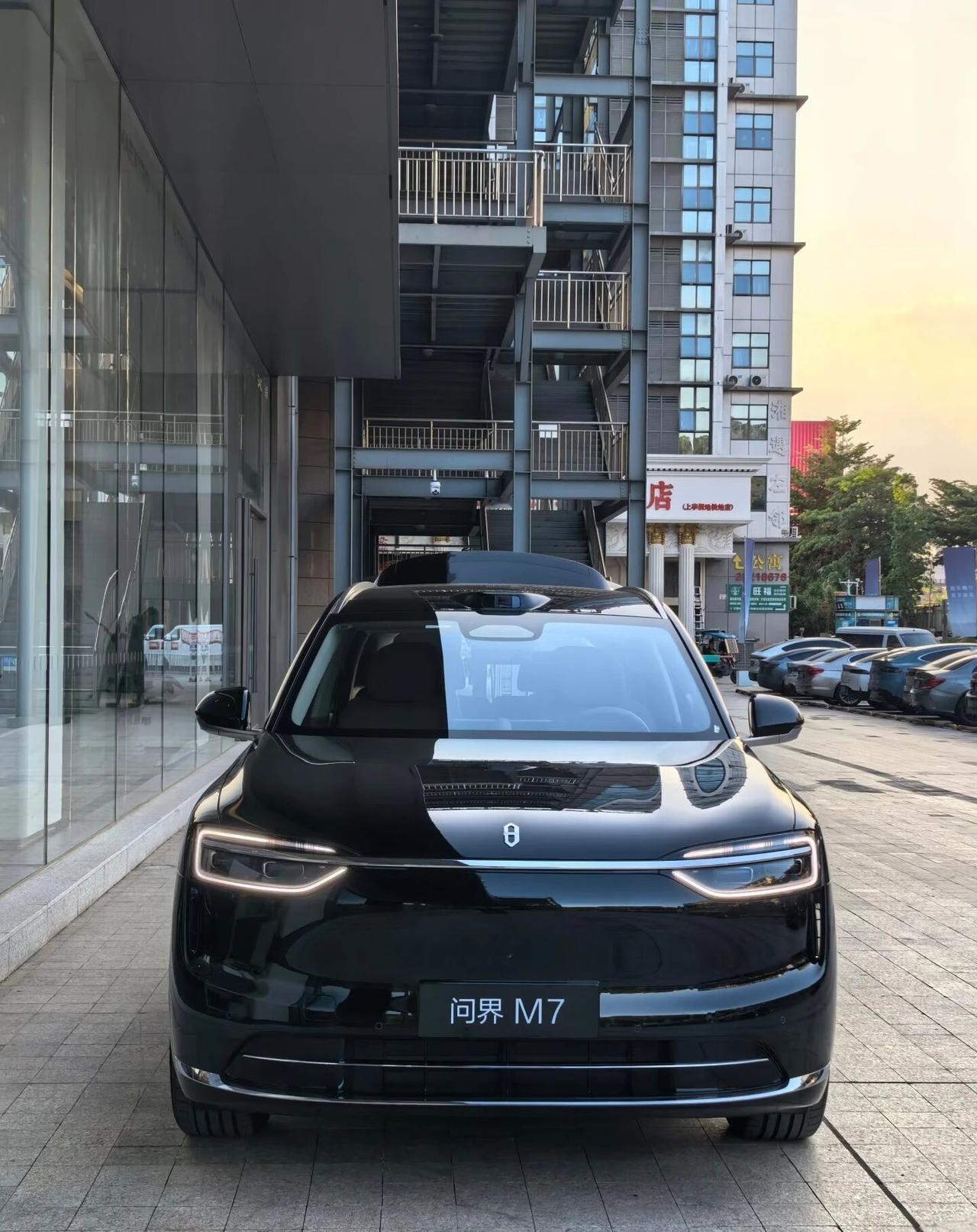 华为乾崑智驾+六座，问界M7值不值得冲？为什么问界M7能火到现在？有人说它是3