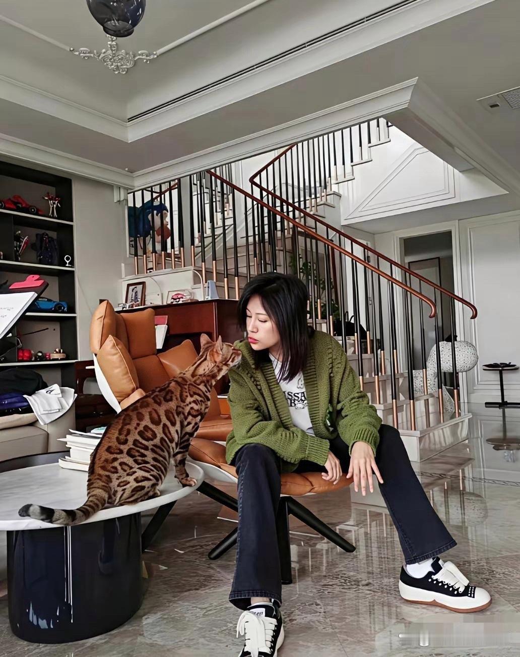 终于懂了陆毅为何拼命拍戏搞事业，这份赚钱的动力真的太好理解了～