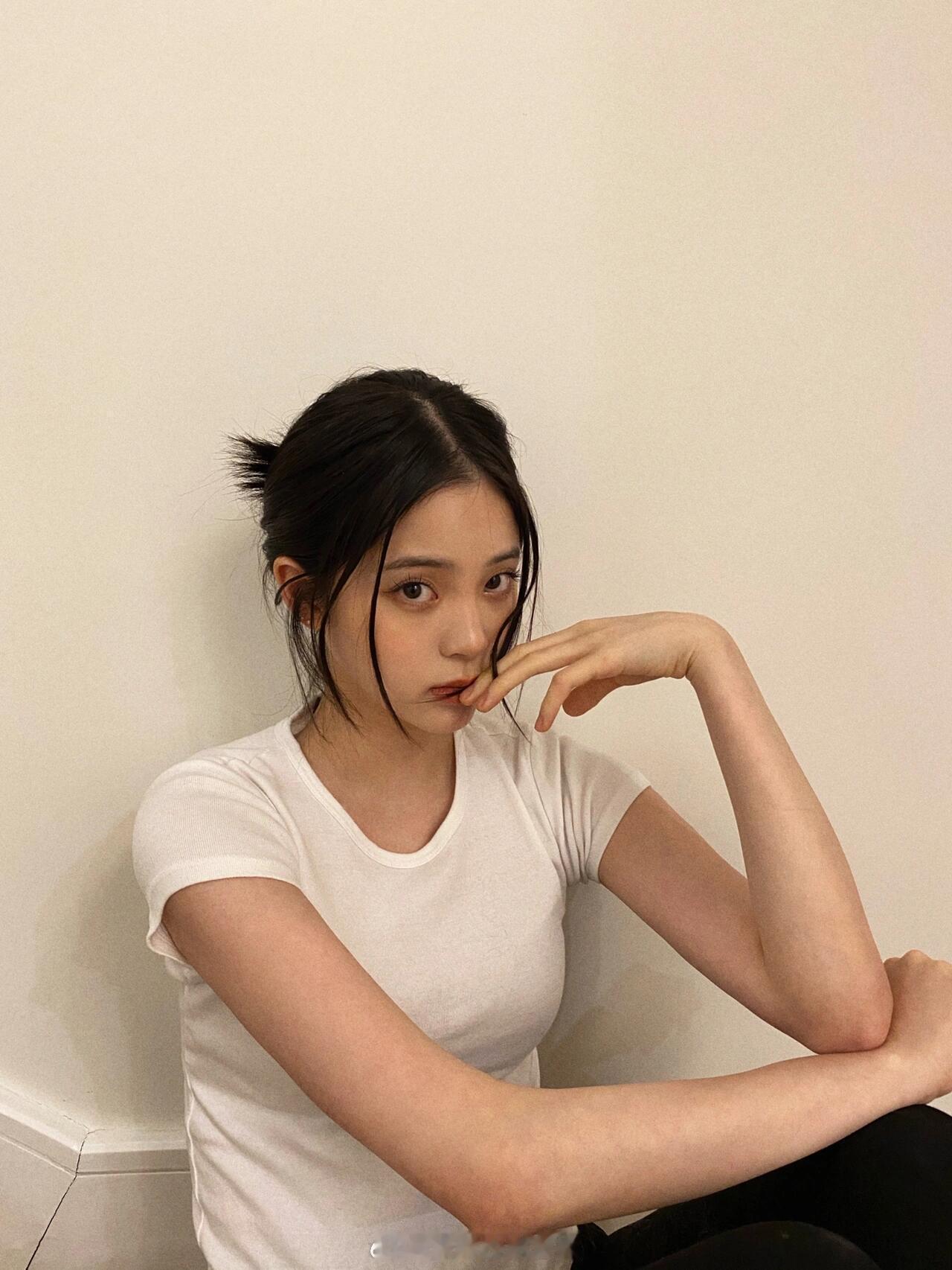 欧阳娜娜的日常生活照，越素越美的NaNa😊​​​