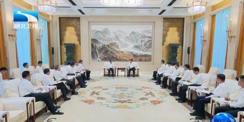6月24日，湖北省领导在武汉会见中国华电集团董事长江毅一行。