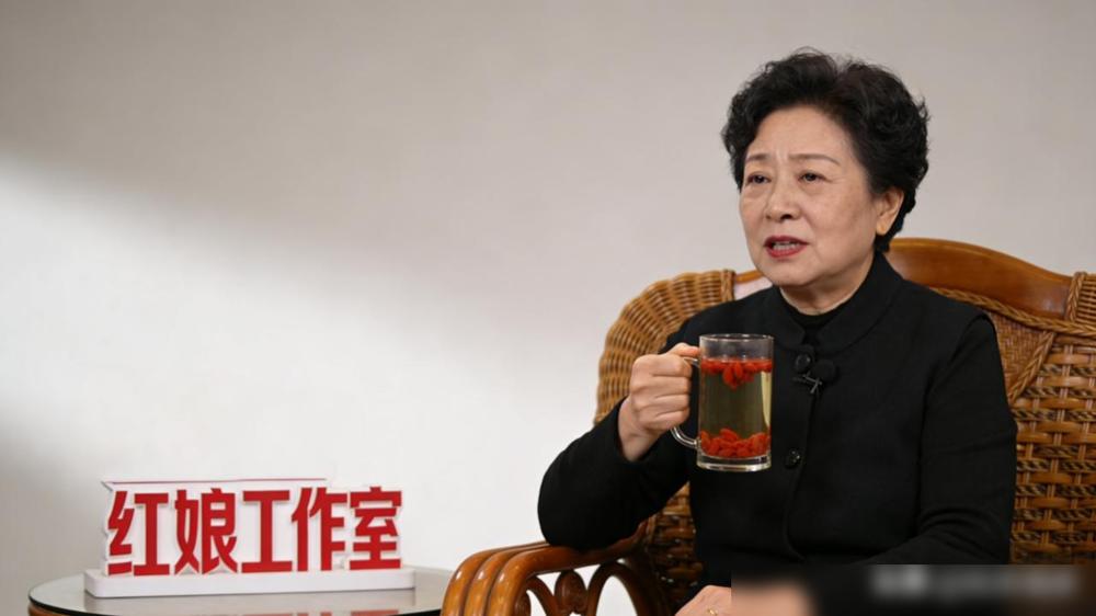 63岁大妈相亲，只提俩要求：比我小，身体壮！长相钱都不挑，红娘都懵了这位大妈