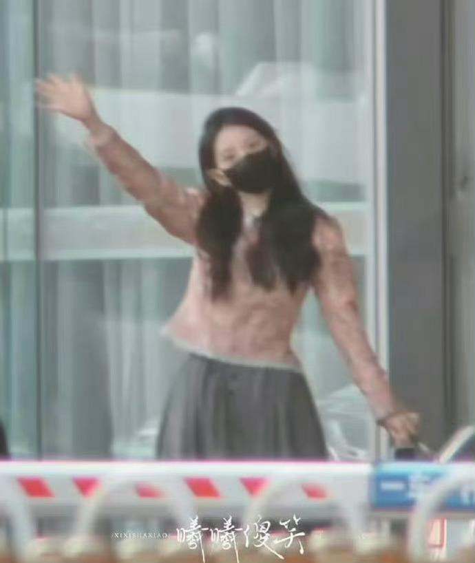 田曦薇张凌赫出发参加《逐玉》庆功宴！逐玉庆功宴张凌赫逐玉庆功宴路透