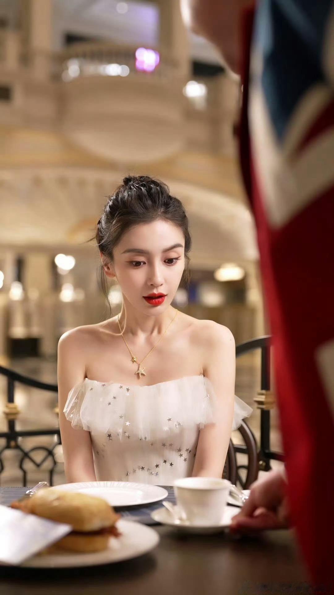 杨颖这组好白啊​​​