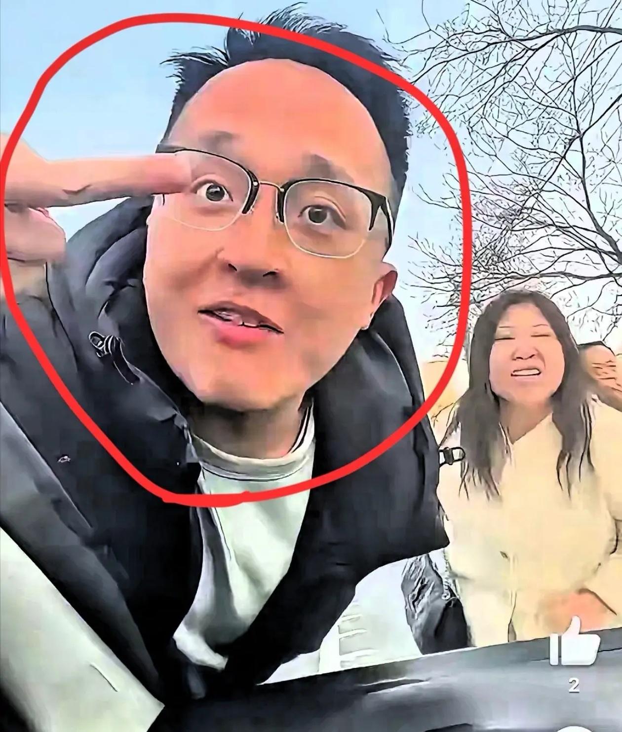 河北发生了一起很小很小的刮擦事故，只有2.4厘米，指甲盖那么长的一道痕迹，结果从