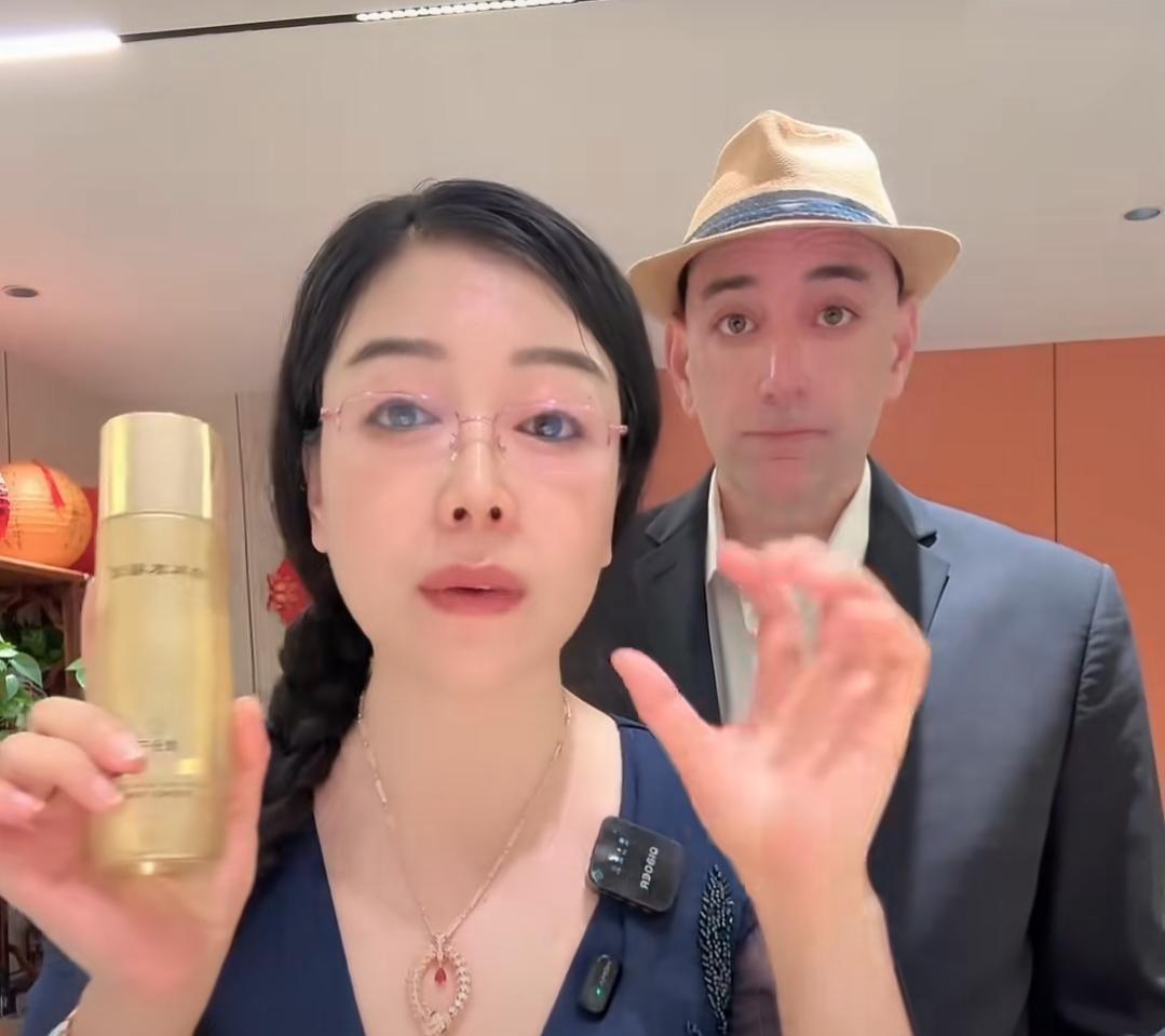 网友那些扎心的分析，其实都说浅了！咱们把安娴这件事倒过来看。她没有去辩解谁对谁