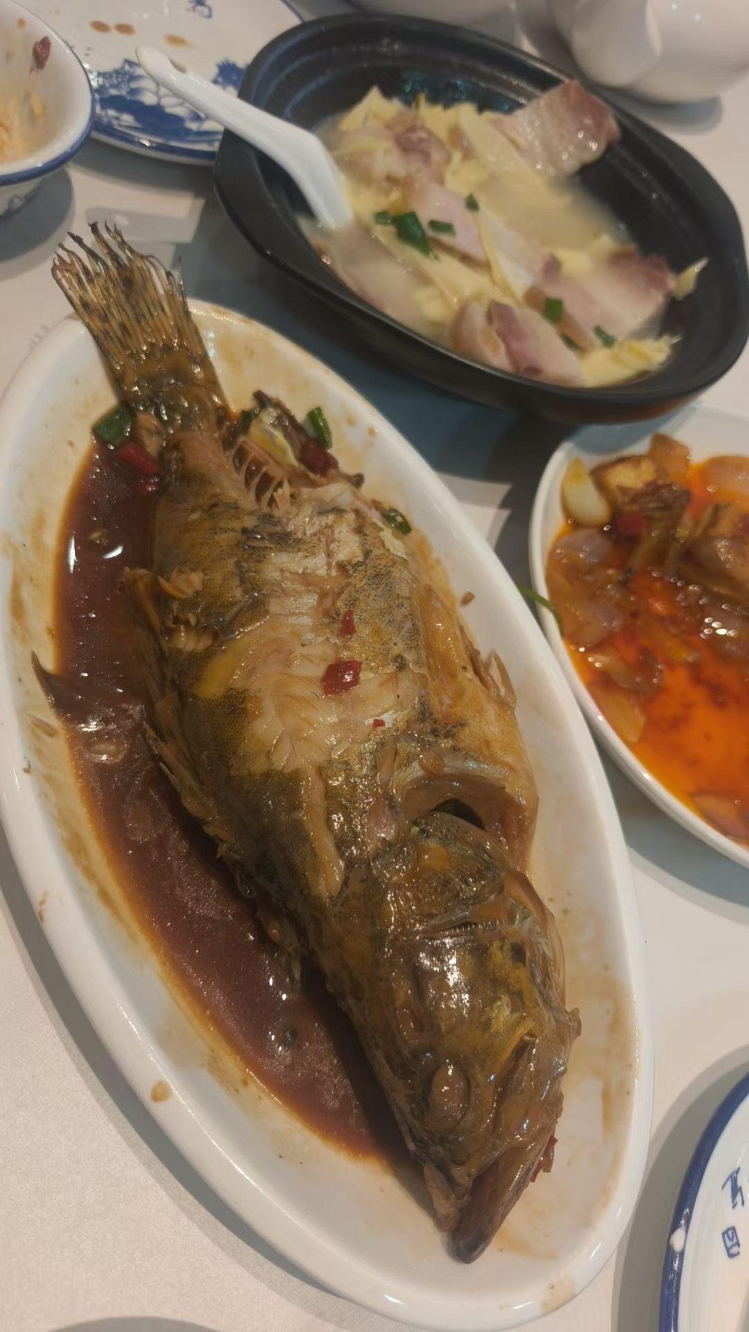 到徽州，不尝尝臭鳜鱼，那就是白来了。“尝尝我们的臭鳜鱼？保证吃了一次忘不掉。