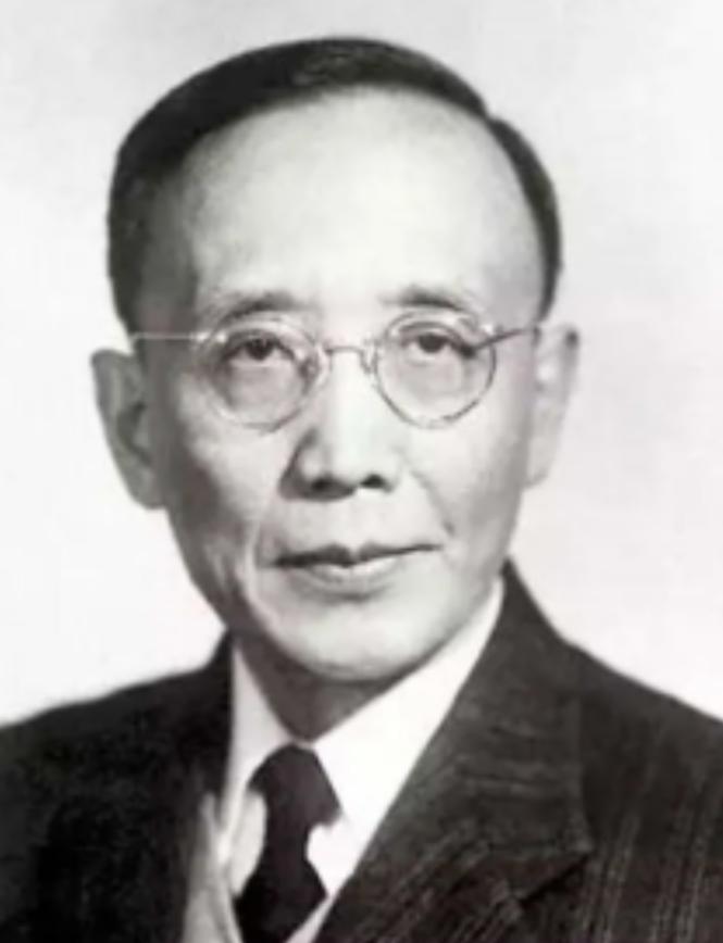 1912年洞房之夜，郭沫若见发妻太丑，拒绝同房，就在他转身要走时，发妻拉住他苦苦