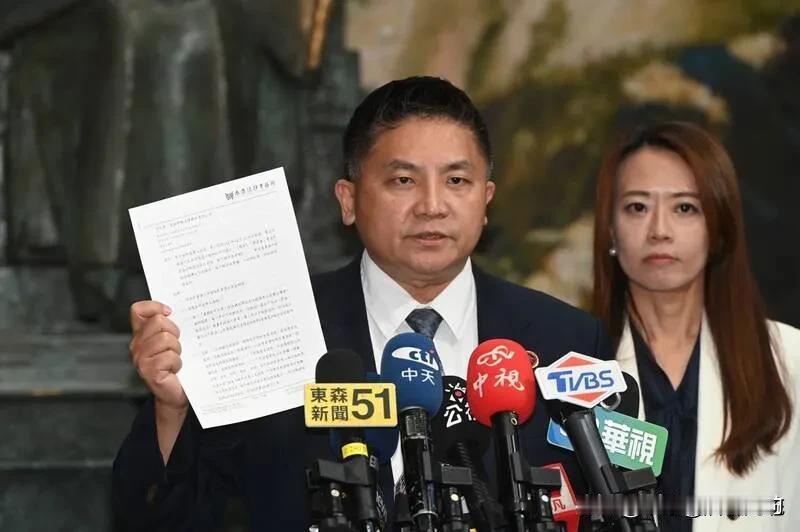 国民党宜兰县提名小组给蓝白合做了一个榜样，给郑丽文提供了一个思路。宜兰县提名