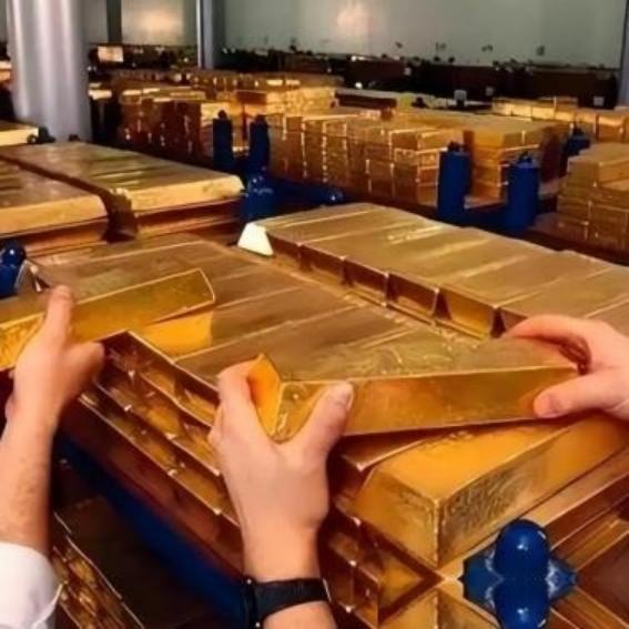 中美贸易战打了这么久，不少人都在问：咱存在美国的600多吨黄金，还能要回来不？答