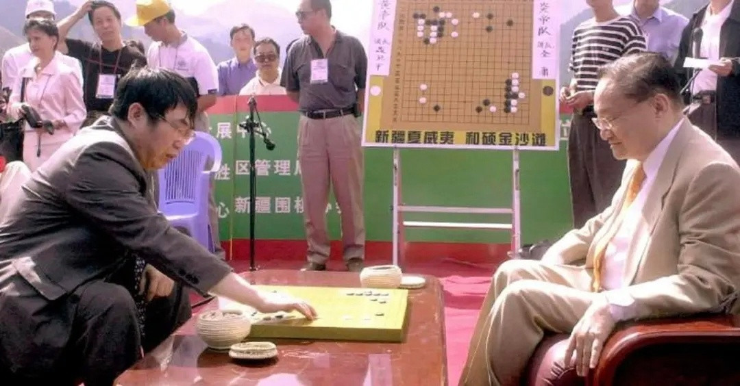 聂卫平金庸群侠既视感谁曾想，“围棋圣手”聂卫平和”武侠巨匠”金庸还是师徒关系。博