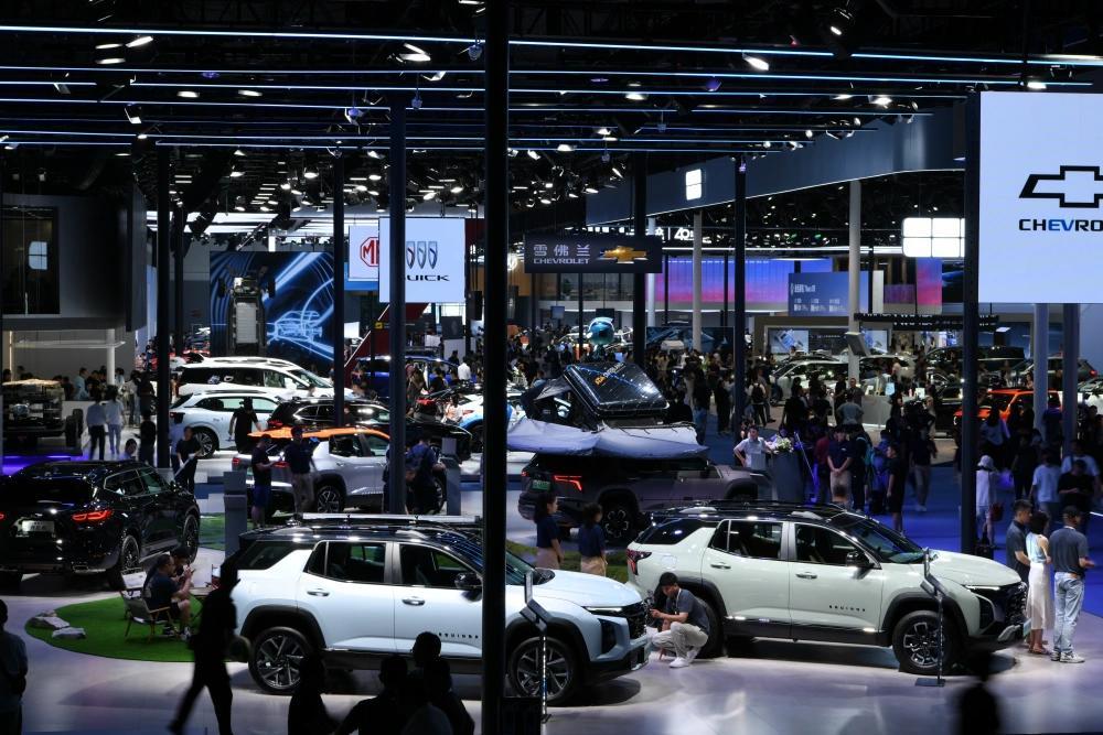 2025成都国际车展今天是热闹非凡，多款新车闪亮登场！这里介绍问界M7。全新