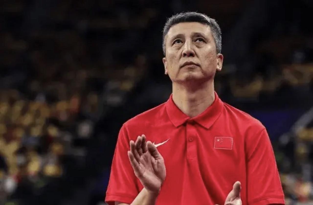 男篮2连败：一个原因虽然很“扎心”，但必须接受！这个原因就是：中国男篮方