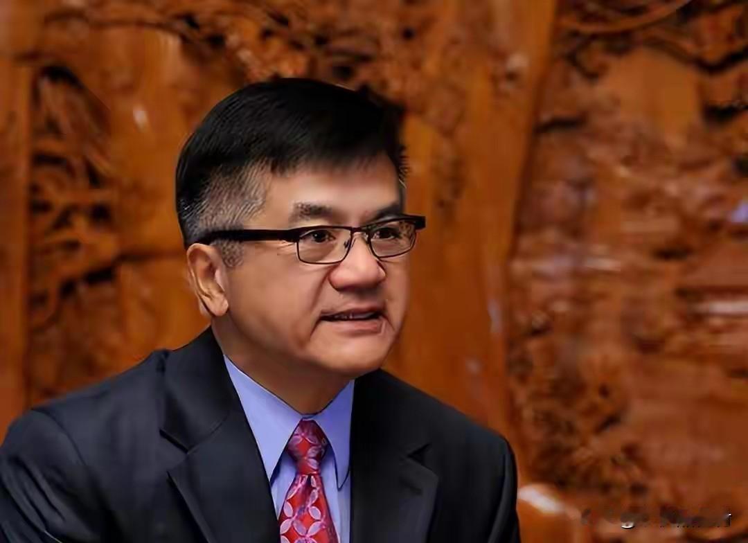 美国的一些知识分子精英病的不轻。2025年5月美国突然加码《AI芯片出口管制指