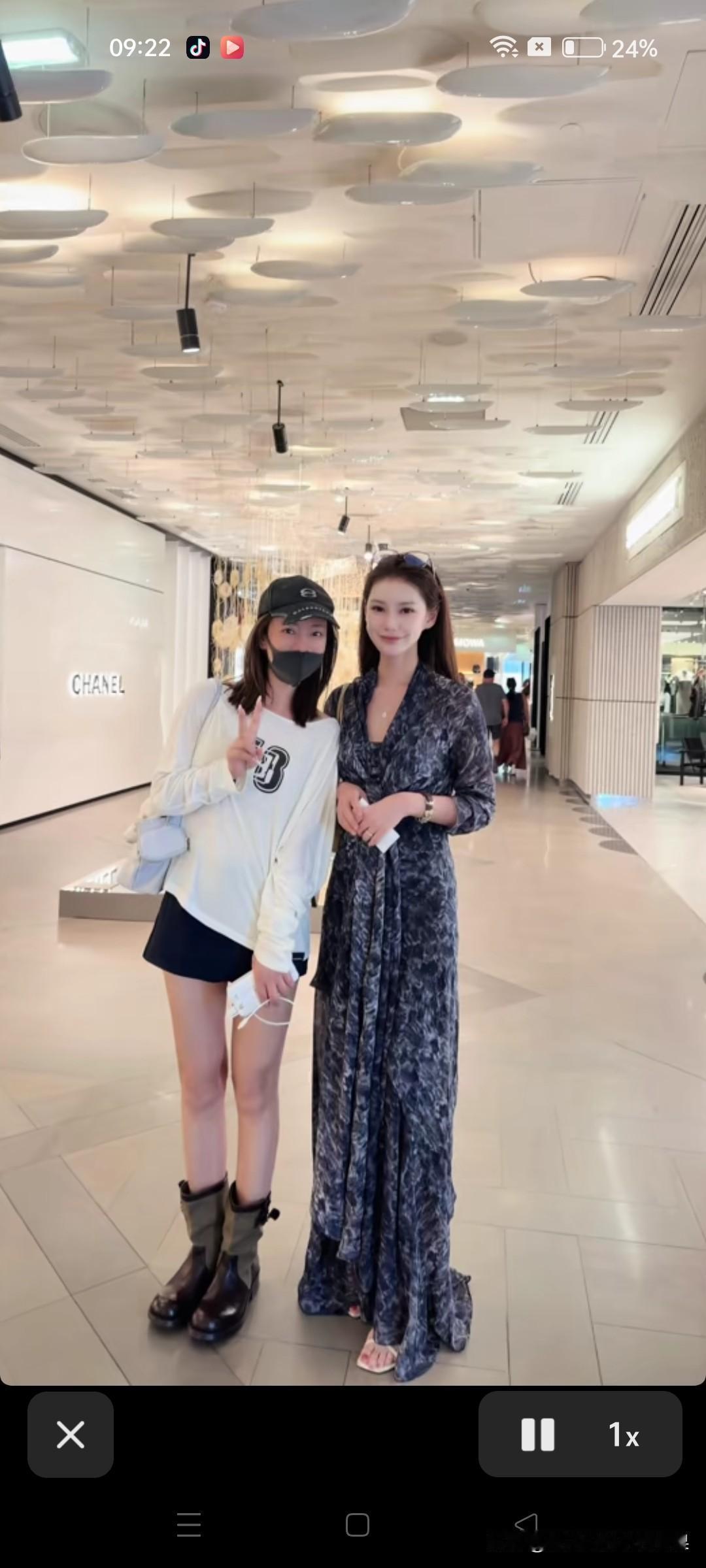 汪小菲马小梅去逛高档的服装店了，偶遇粉丝倾情拍照，获得网友一致的好评，不得不说，