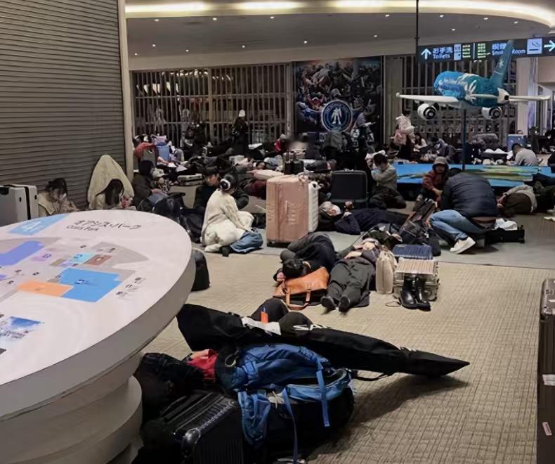 17死249伤！屡劝不听，滞留北海道旅客喊话祖国包机接人！2026年1月25日开