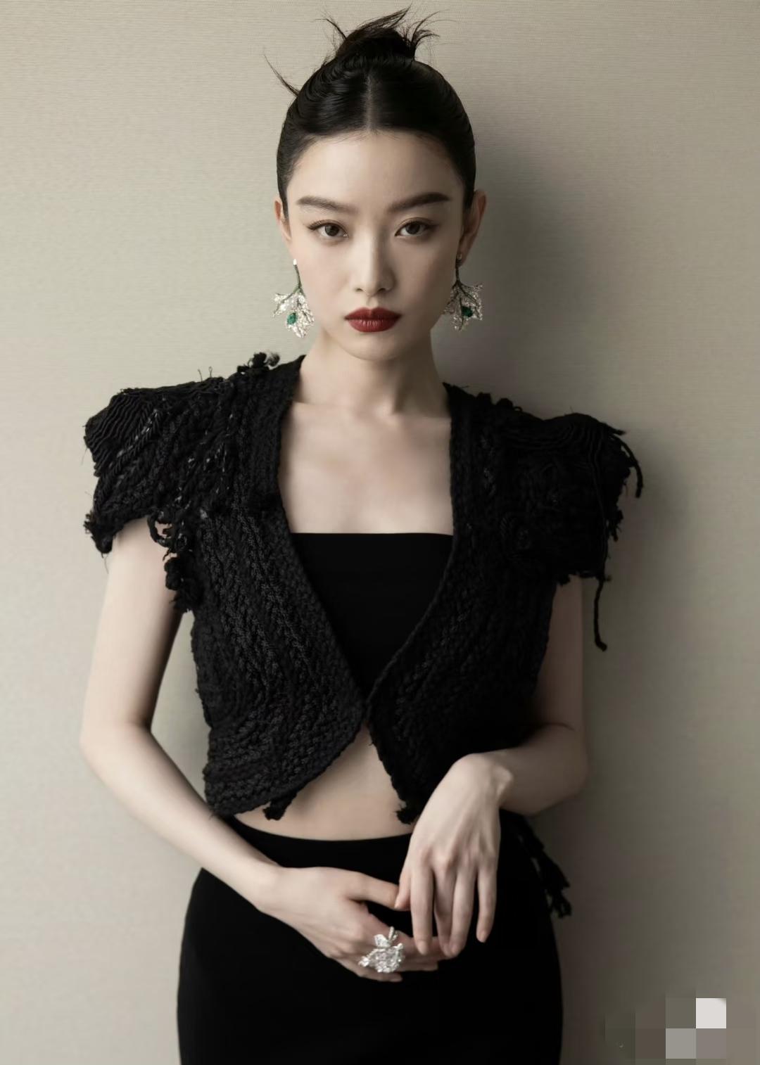 倪妮啊倪妮你糊涂啊！王家卫录音这事儿，本来牵扯最小的就是你了。你看其他明星都