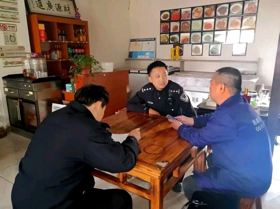 欠了老板25万后，他“人间蒸发”！在夜市被警察抓住，老板却说：工资照旧，你老婆也