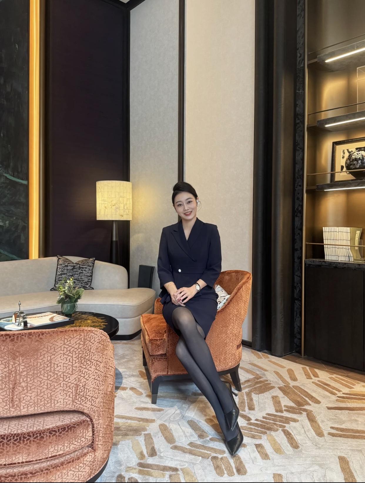 高级感穿搭，温柔风穿搭。内搭选择修身的款式。