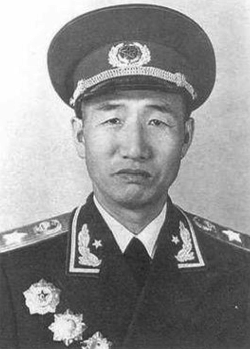 1931年，陈赓见上司竟是老同学徐向前，直犯嘀咕：“这闷葫芦能带兵？”结果徐向前