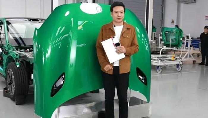 雷军对网络黑子的“正面开撕”这场持续4小时、拆到只剩白车身的直播，本质上不是技