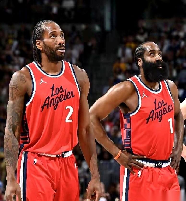 听说快船要把家底都卖了。连哈登、莱昂纳德都准备打包上货架。我看到这消息，第一