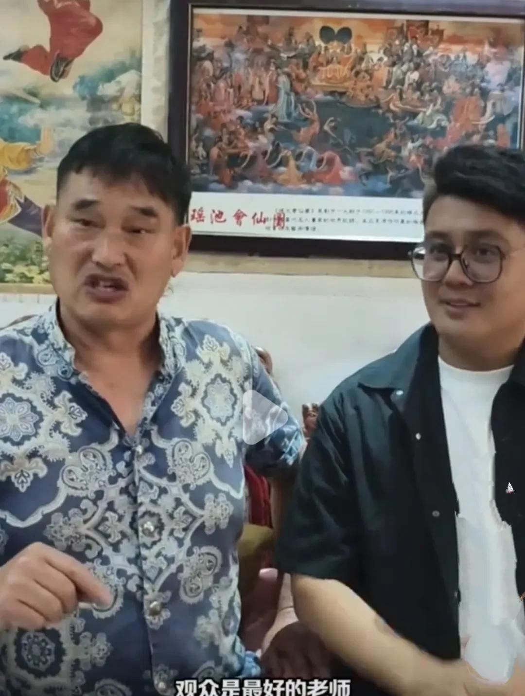 大衣哥朱之文真的太谦虚了！粉丝上门请求朱之文给自己做指导，朱之文婉转拒绝了，说的