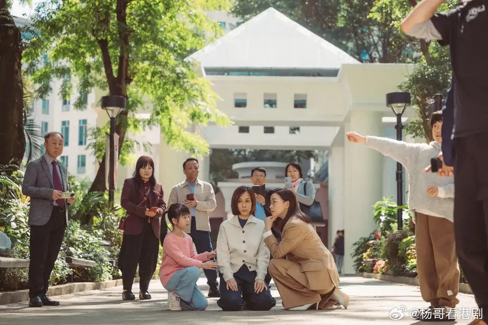 正義女神丨文頌嫻闊別TVB廿載回歸與佘詩曼再合作.由佘詩曼、譚耀文、陳煒、