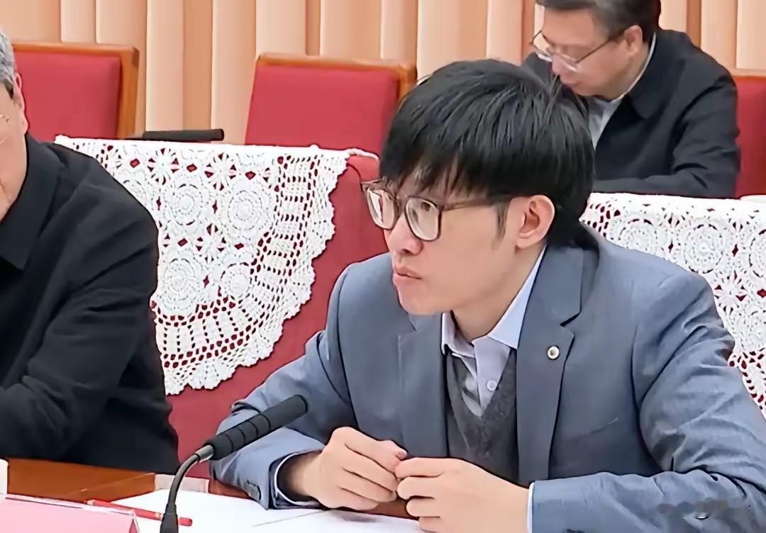 吃瓜吃麻了！按目前这个风口，中国首富又要换人了！候选人：DeepSeek老板梁文