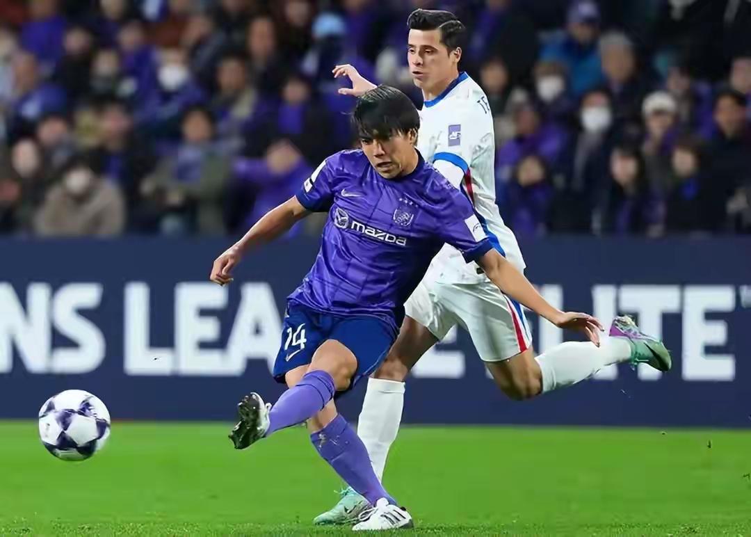 上海申花0-1广岛三箭，比赛虽然输了，但是数据比上海海港好太多了……！控球率