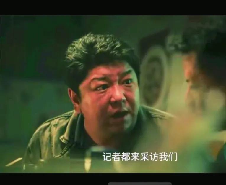 4.《扫毒风暴》。林强峰搜查那个废弃的制药厂，在楼顶发现了一块糖纸。林强峰确定这