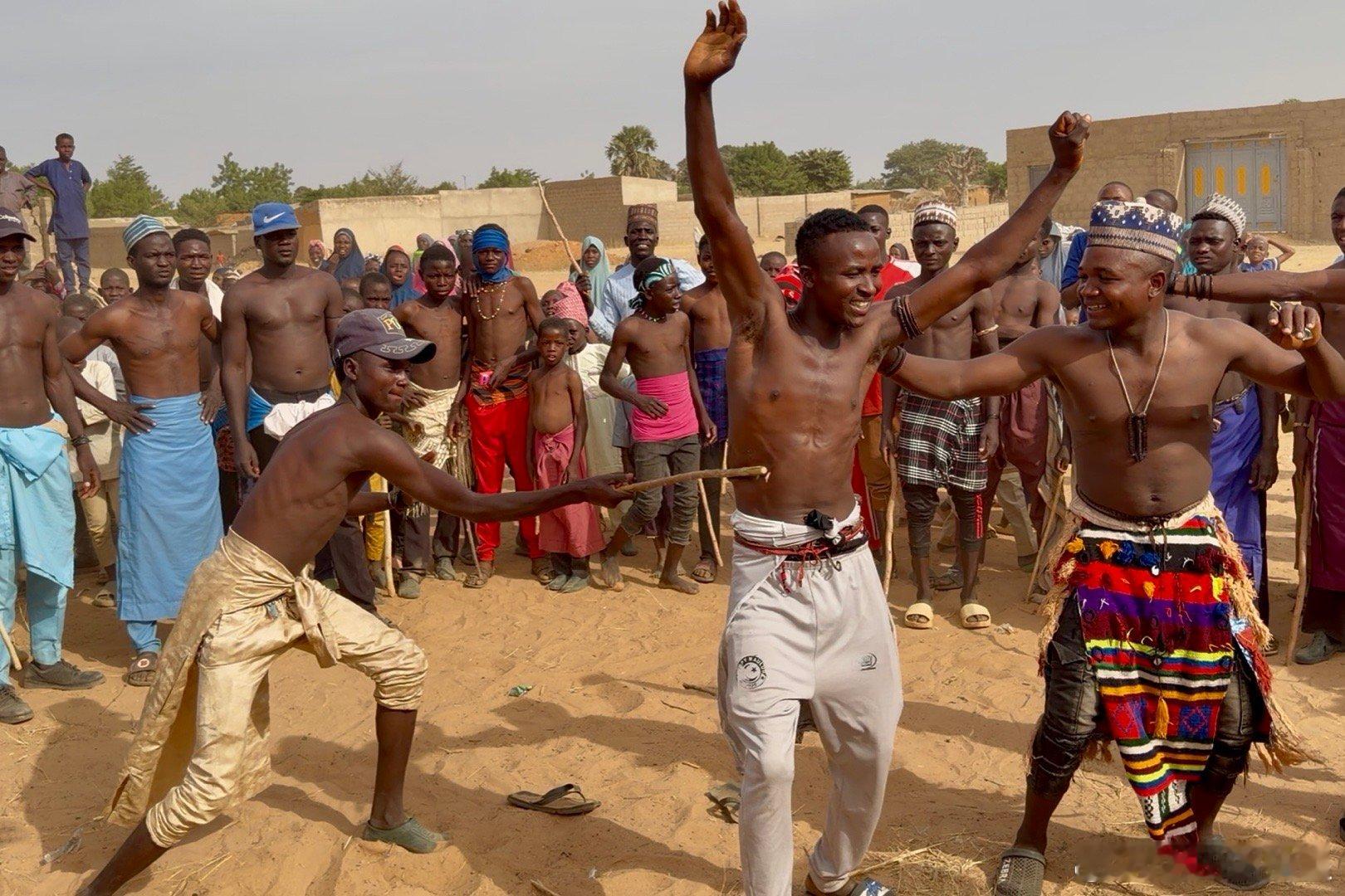 尼日利亚北部富拉尼人的沙罗鞭笞仪式。位置在卡诺的郊区。沙罗鞭笞仪式是尼日利亚北部