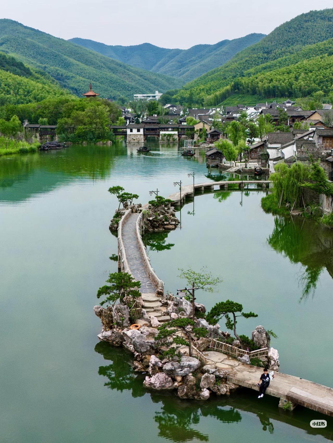 迄今为止...我最喜欢的旅游小镇出现了！推荐一个暑假好去处🧐，江苏宜兴这