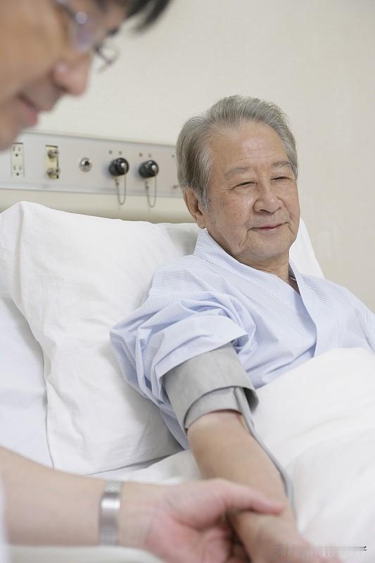 脑梗死后如何避免“二次打击”？这3个习惯不改，吃再多药也防不住复发很多患者按