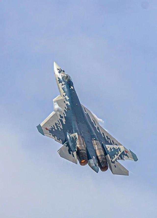 俄罗斯为啥不敢大规模用苏-57？说白了，因为韩国卡住了它的脖子。别看苏-57是俄