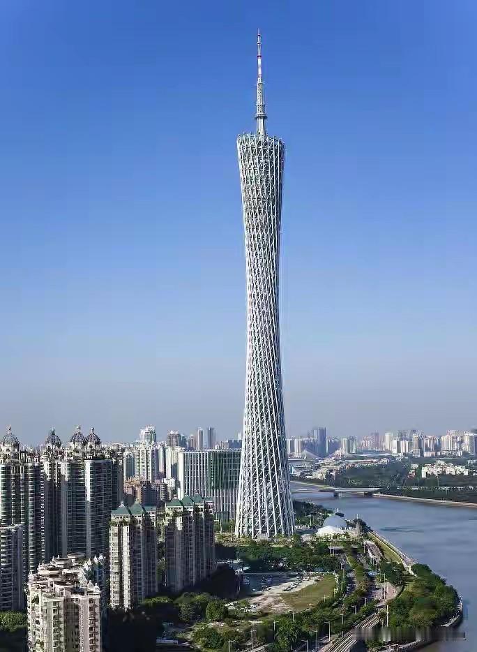 广深之争？别吵了，这俩城市早不在一个赛道上了。看数据就懂，广州一季度社零总